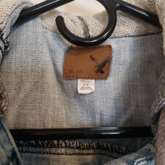 American Eagle Outfitters small jean jacket and sweater. - Picture 4 of 4